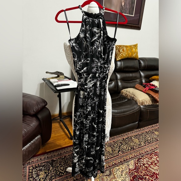 WHBM jumper. Size 0 . Like new condition. Pretty black and white print, stretchy - Picture 3 of 5